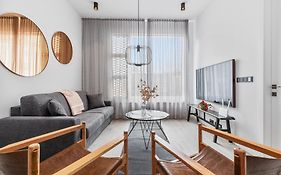 Vibrant Hafnatorg I Spacious Property With Expansive Garage
