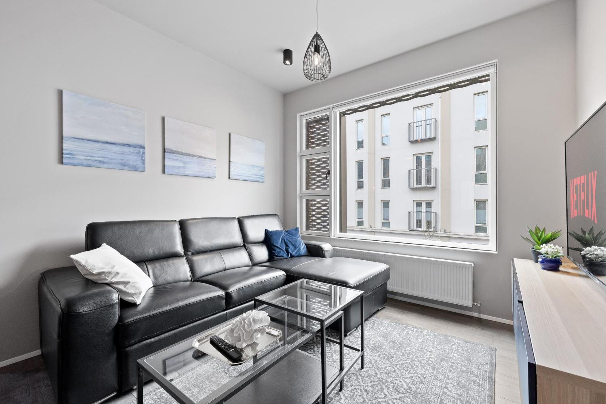 Vibrant Hafnatorg I Spacious Property With Expansive Garage Reykjavik Exterior photo