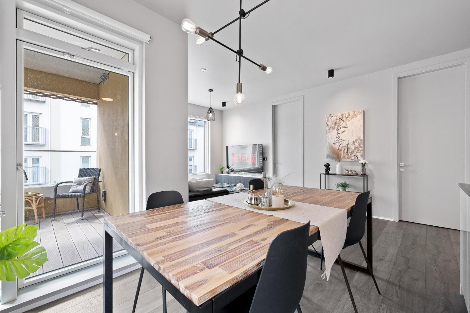 Vibrant Hafnatorg I Spacious Property With Expansive Garage Reykjavik Exterior photo