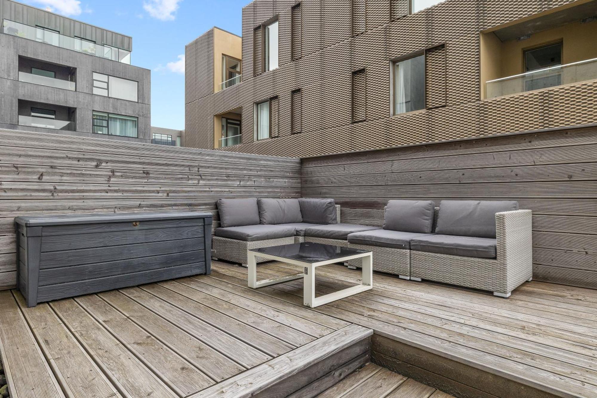Vibrant Hafnatorg I Spacious Property With Expansive Garage Reykjavik Exterior photo