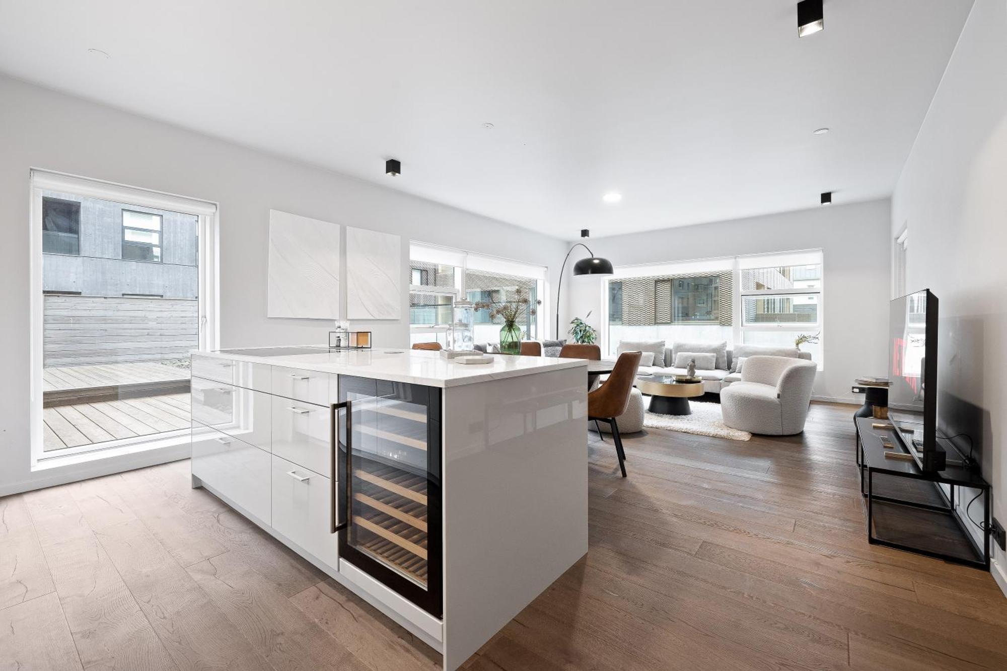 Vibrant Hafnatorg I Spacious Property With Expansive Garage Reykjavik Exterior photo