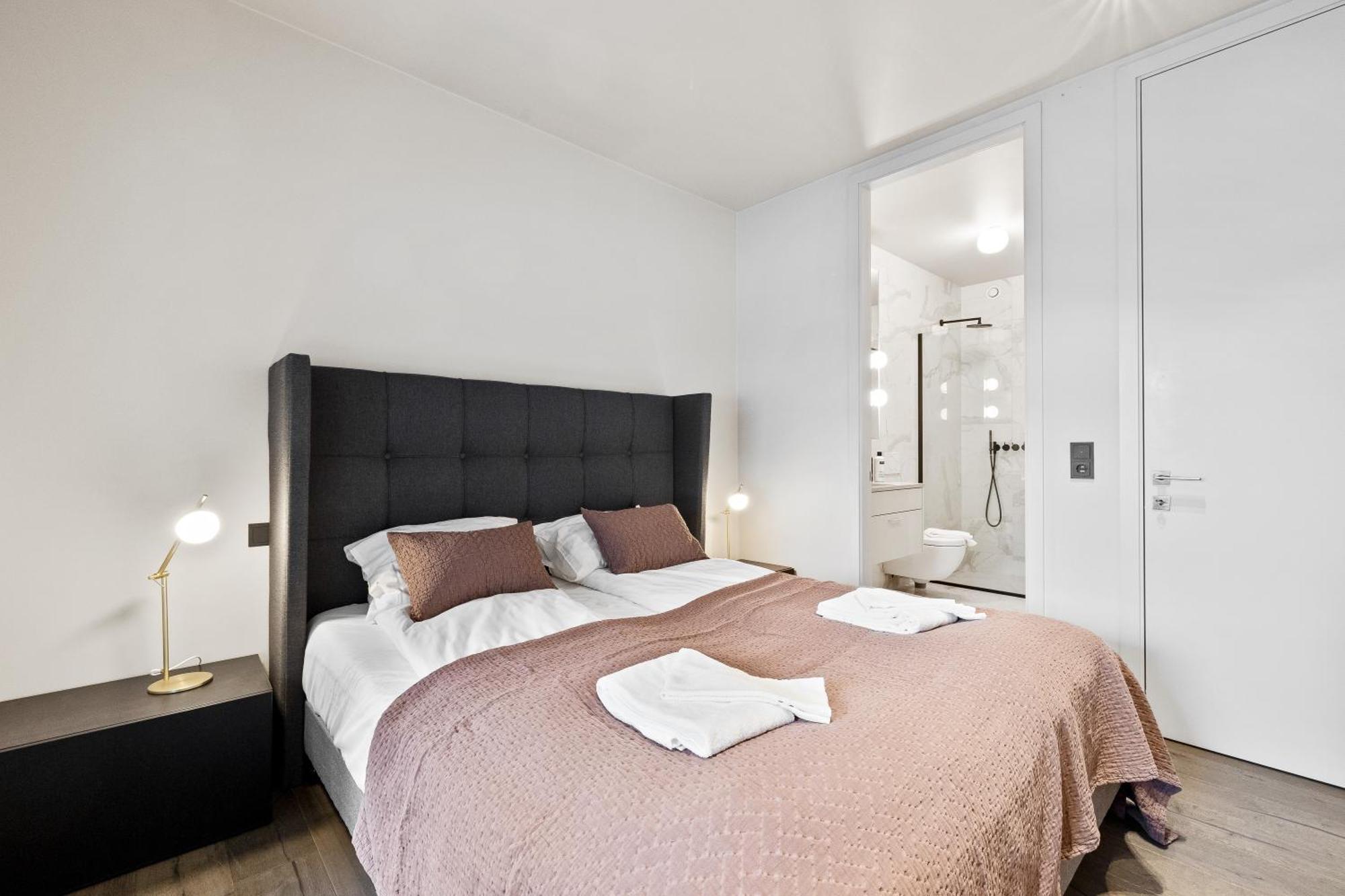 Vibrant Hafnatorg I Spacious Property With Expansive Garage Reykjavik Exterior photo