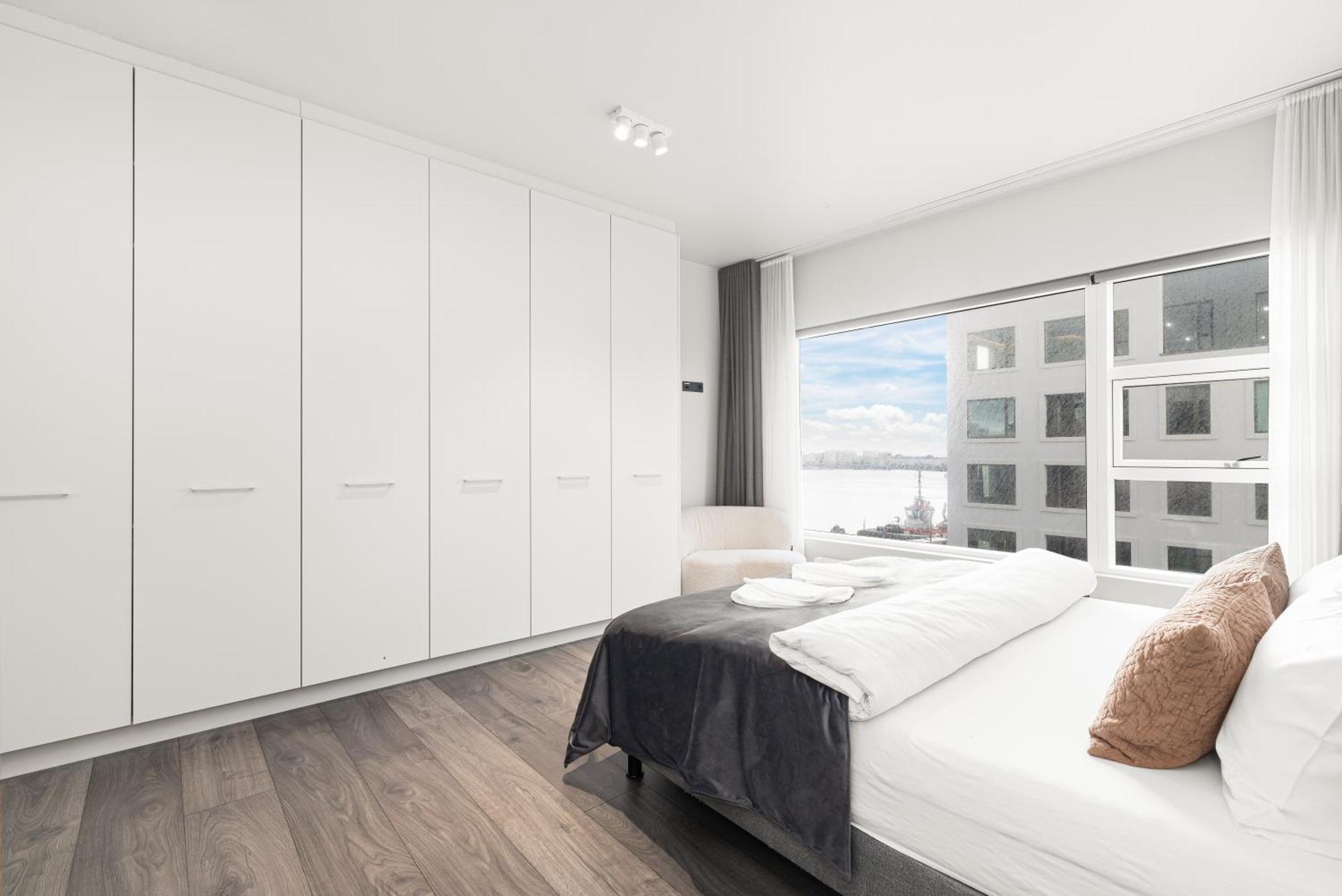 Vibrant Hafnatorg I Spacious Property With Expansive Garage Reykjavik Exterior photo